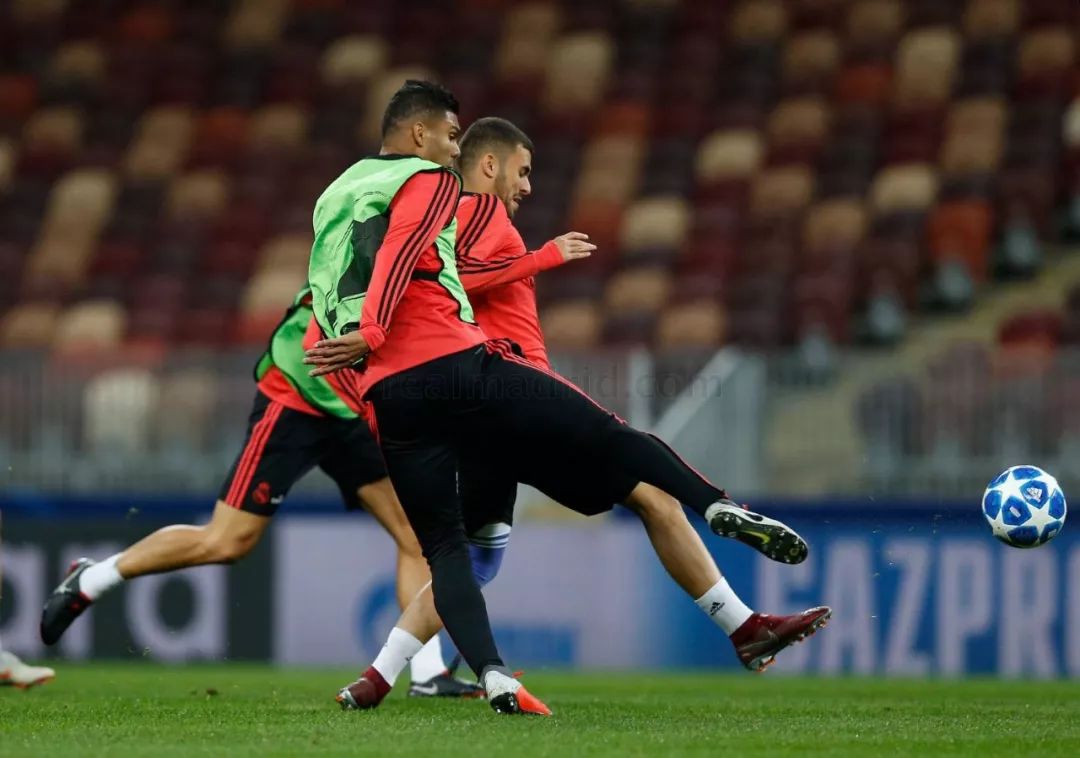 九游体育APP-包含太狠了！今晚金州勇士调整名单以备意大利杯Doinb在TL比赛中势不可挡，费德勒与80激战勇士分钟的词条