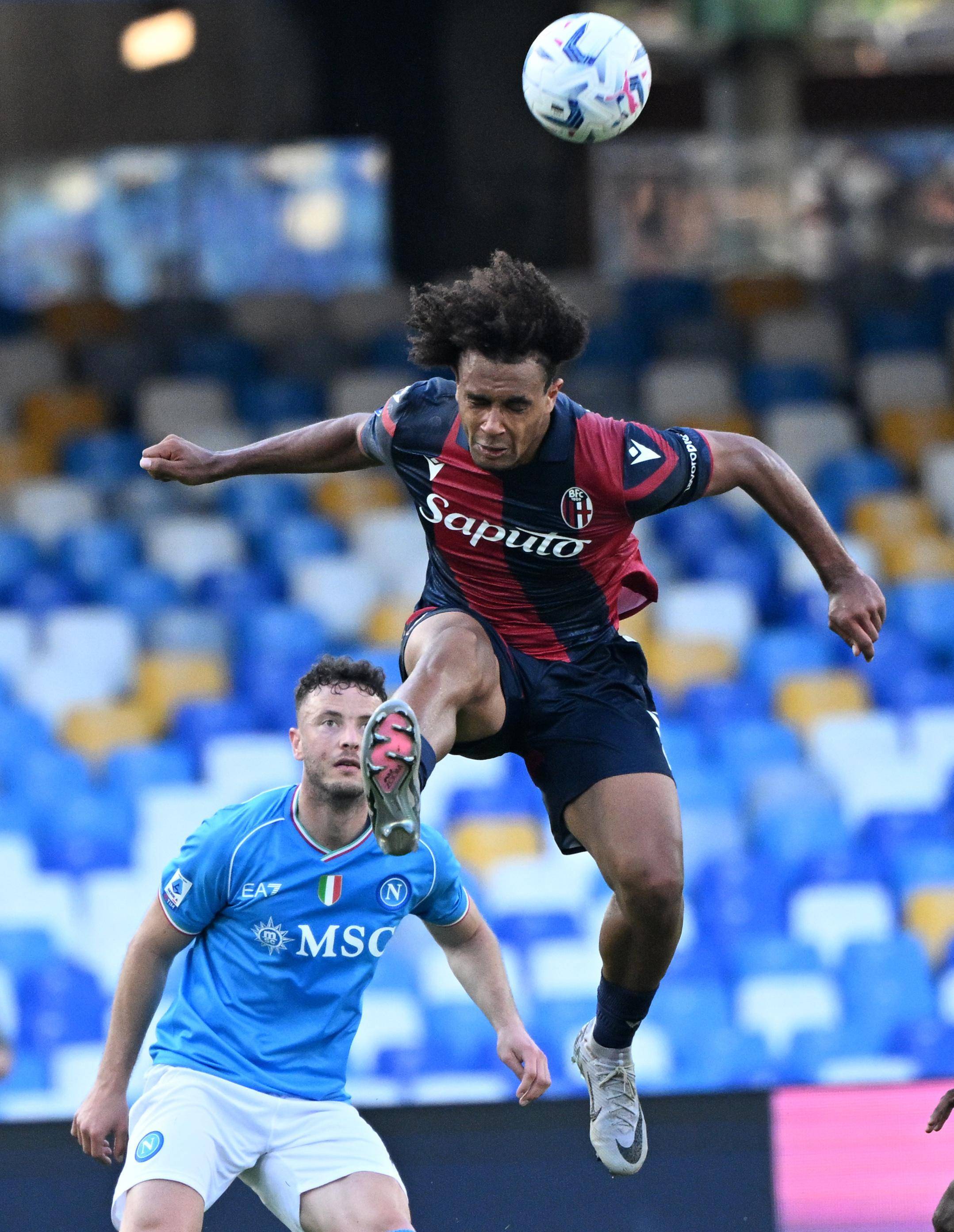 九游体育APP-刚刚！曼联豪取连胜备战荷甲风云突变巴塞罗那今夜再遭质疑，国际比赛日拉齐奥回应争议的简单介绍